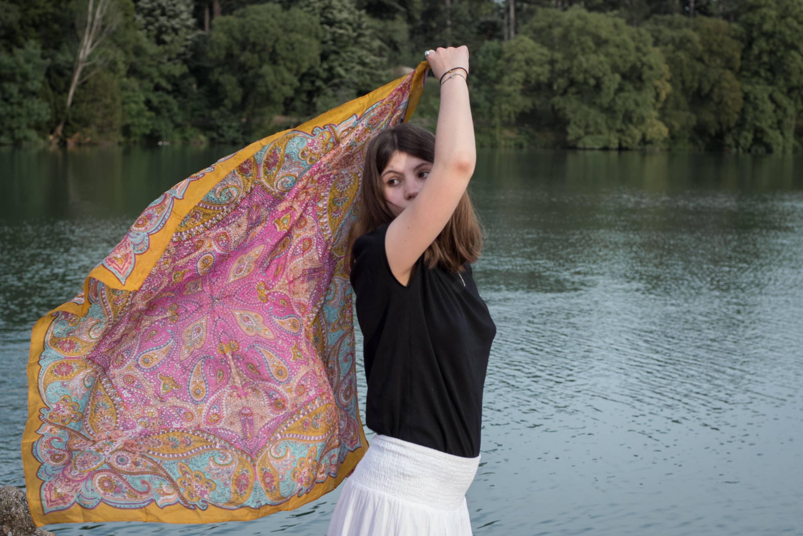 Indie Corner – Cachecol - Mulher por atacado – Lenço quadrado de seda1