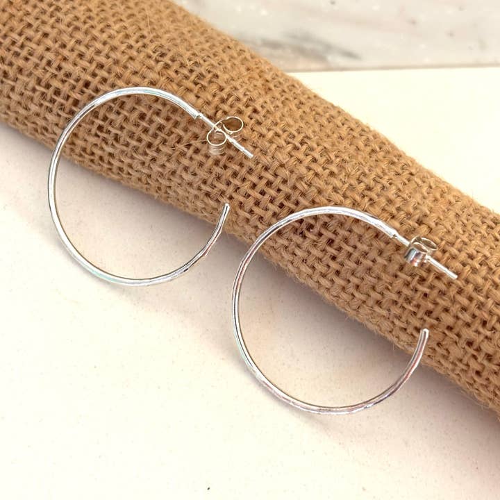 Grandes boucles d'oreilles rondes en argent sterling pour la vente par Verve Jewellery