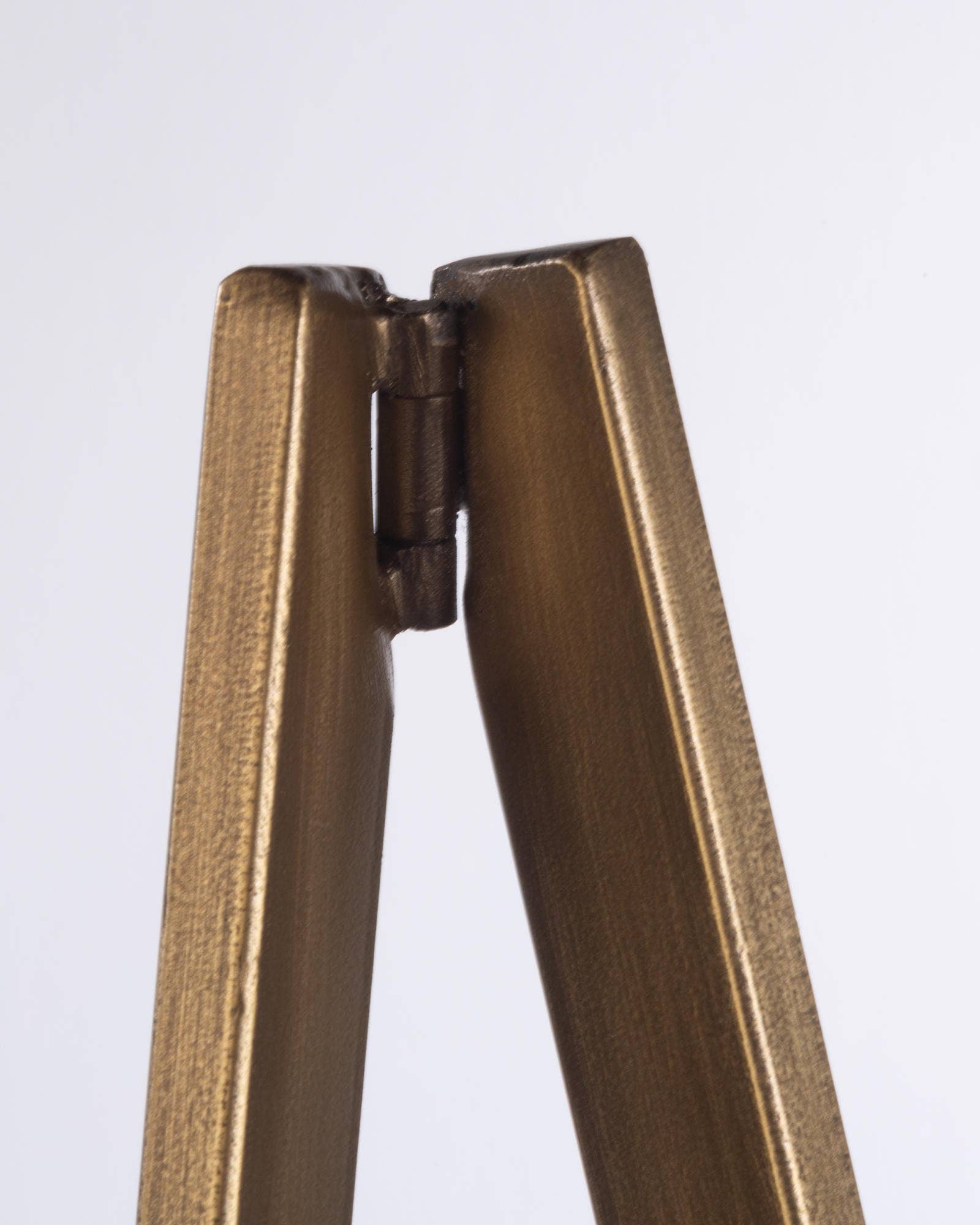 Tripar International - Wholesale Easel - Triangle Folding Metal Easel4