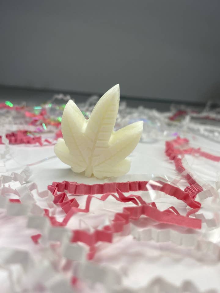 Vanilla Kush Pot Leaf Melts for wholesale by Loud Candle Company