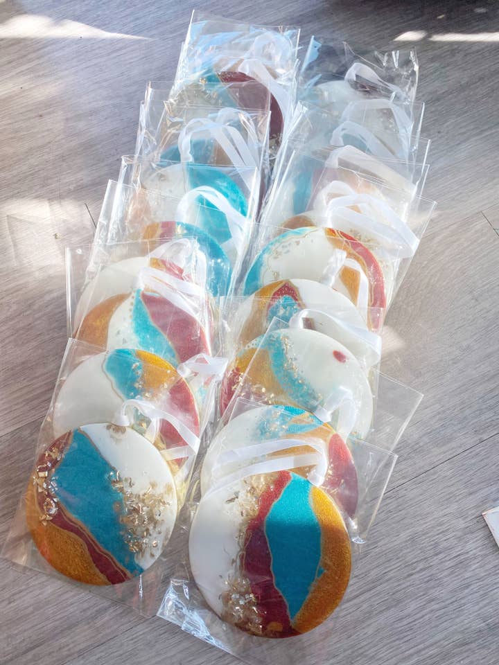 Resin Holiday Ornaments & Gift Tags Set of 20 for wholesale by Black Butterfly Home Decor