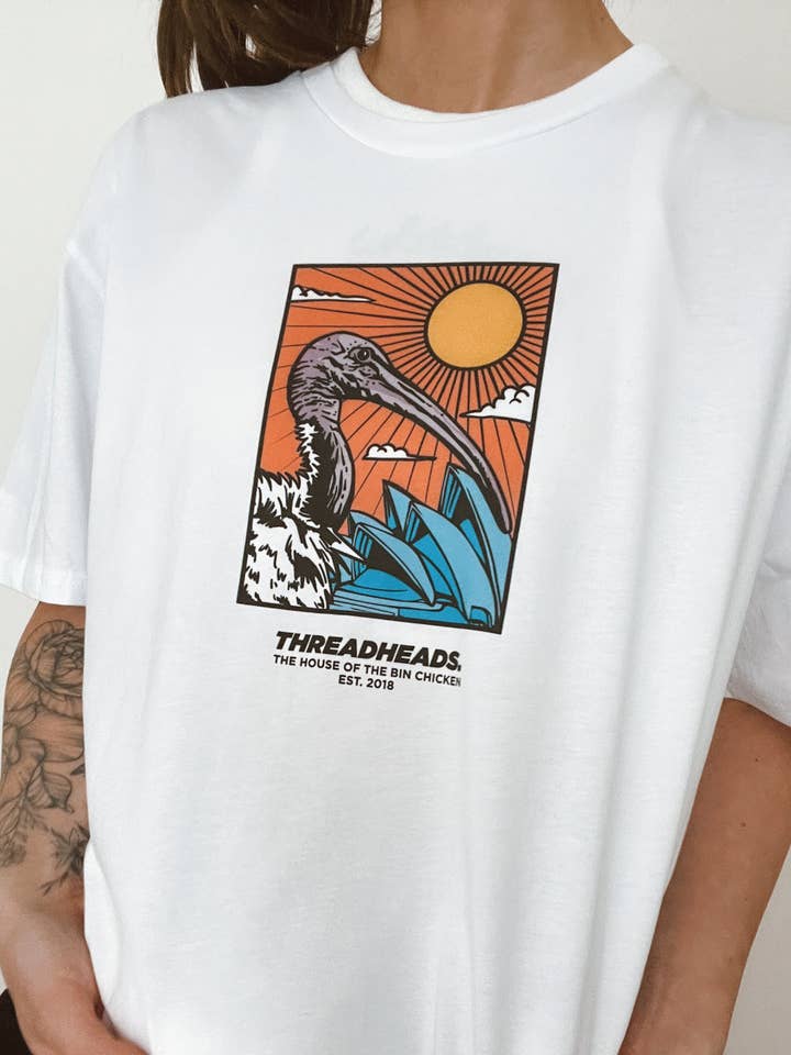 The House of the Bin Chicken T-shirt för wholesale av Threadheads