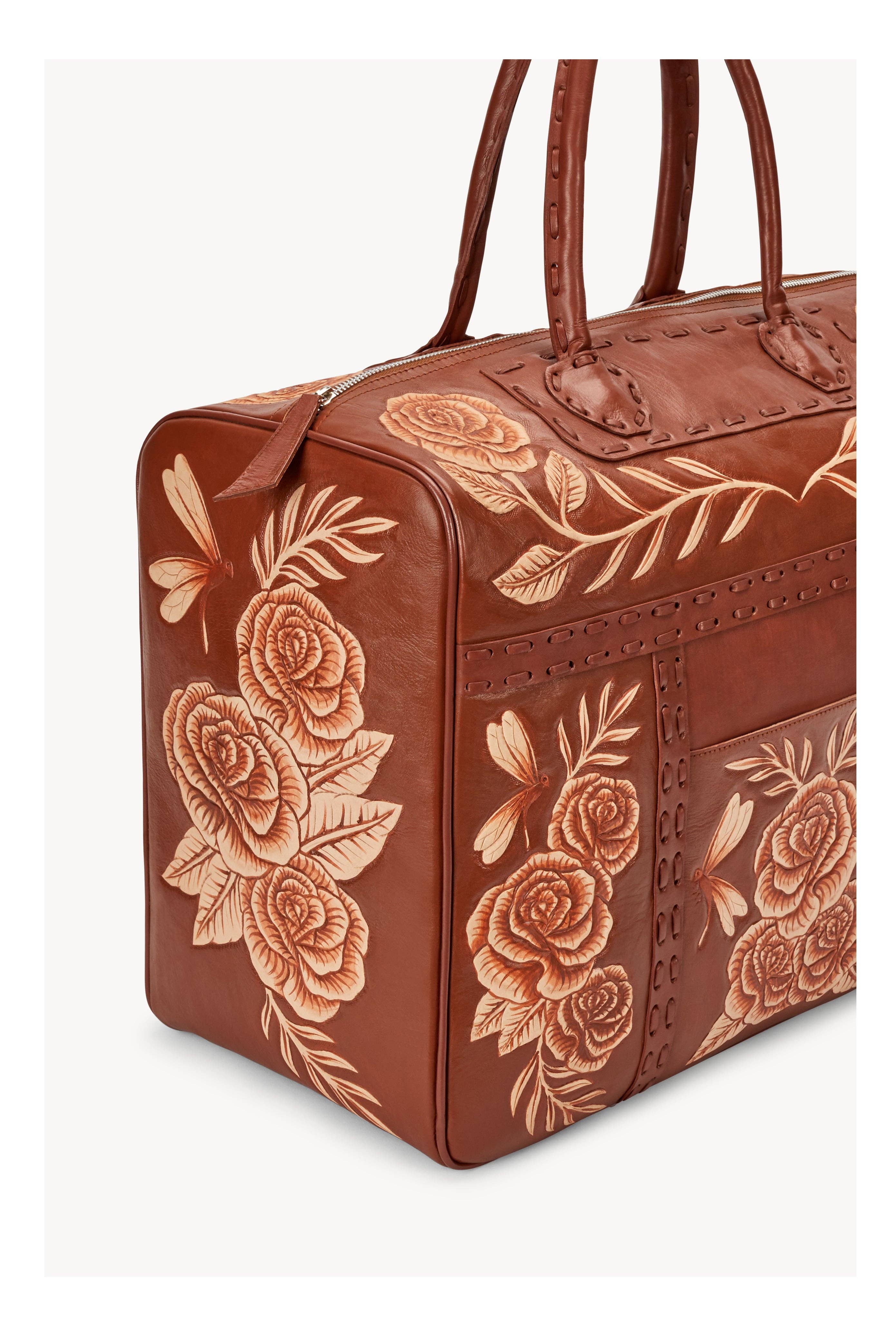 Tabaco Bolsa de Viagem Akaroa Tobacco com Design de Libélula e Rosa para venda a revendedores na Faire2