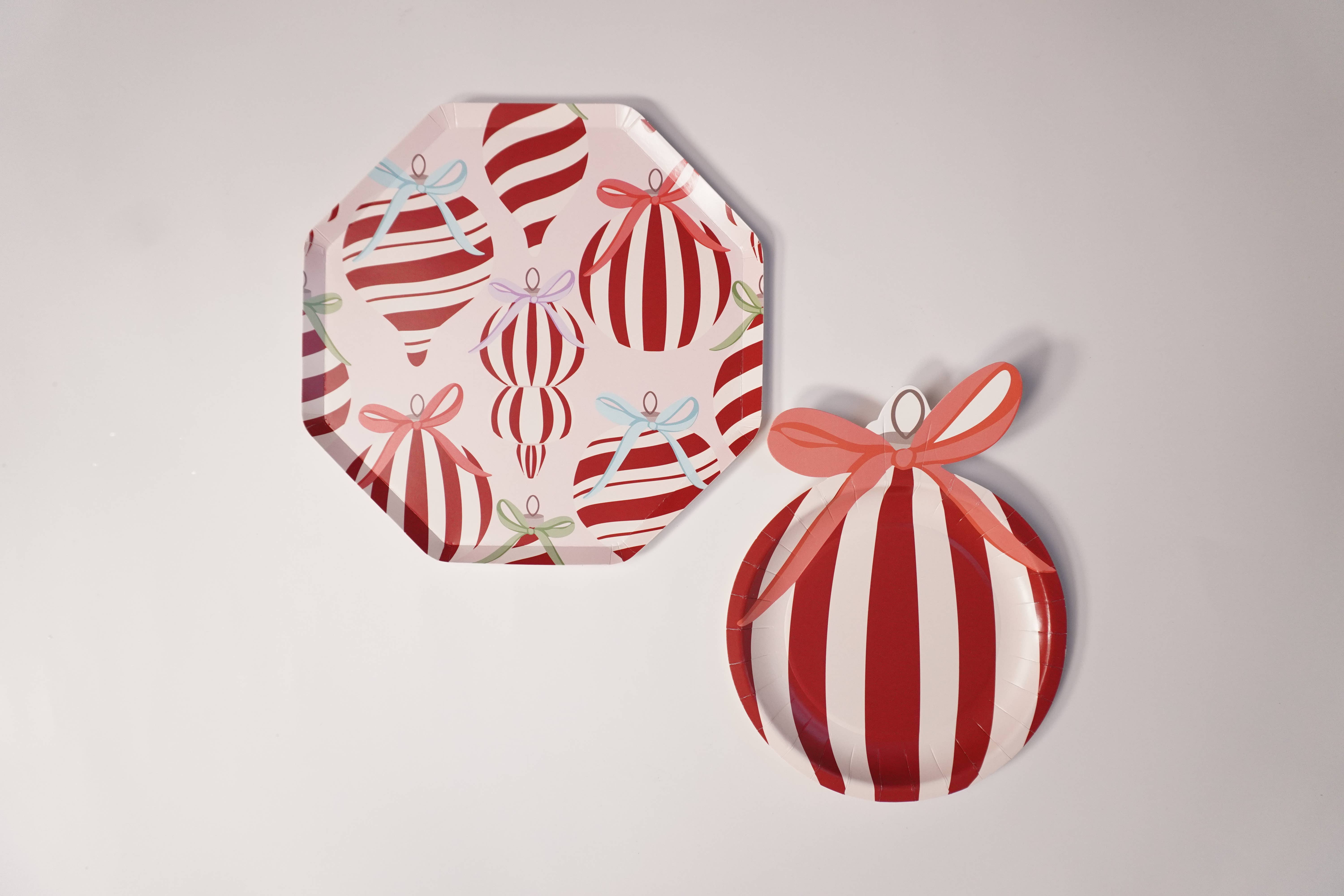 Festive Fun Co. – wholesale Disposable plate – Ornaments & Bows Plate5