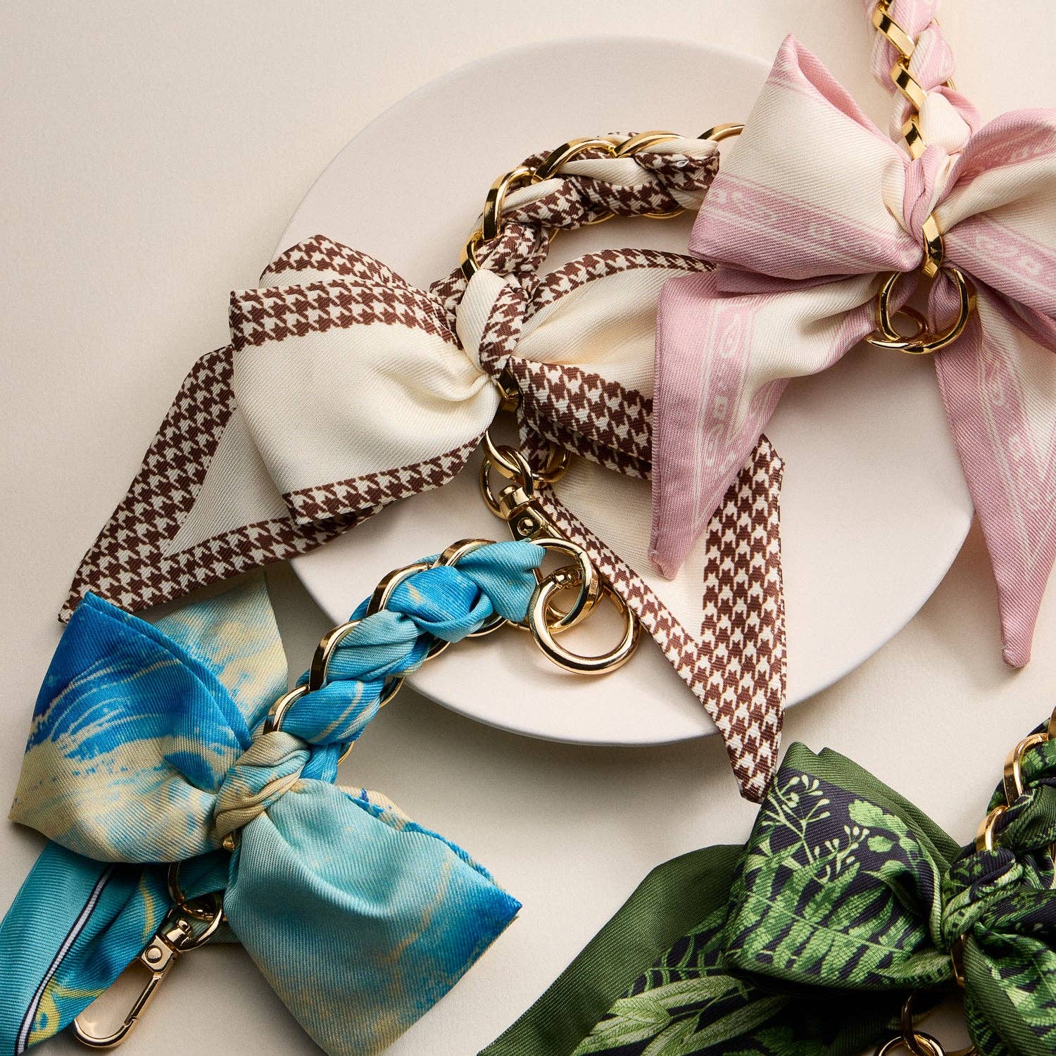 Frem - Wholesale Keychain - Women's - Scarf Bow Keychain with Gold Chain Link – Elegant Bag or Key Accessory7