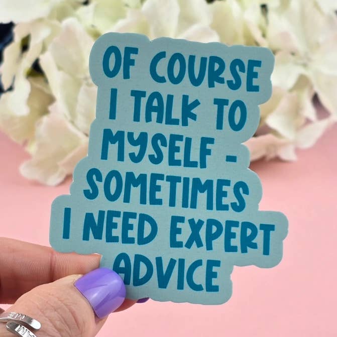 Vandtæt klistermærke - Selvfølgelig taler jeg med mig selv - Sarkastisk klistermærke - Sjovt klistermærke - Frækt for engroshandel hos The Grumpy Tortoise