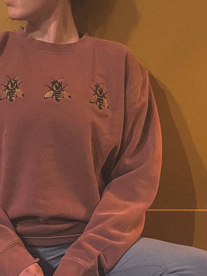 BrickandBarley - Wholesale Sweatshirt - Women's - Embroidered Bumble Bee Sweatshirt1
