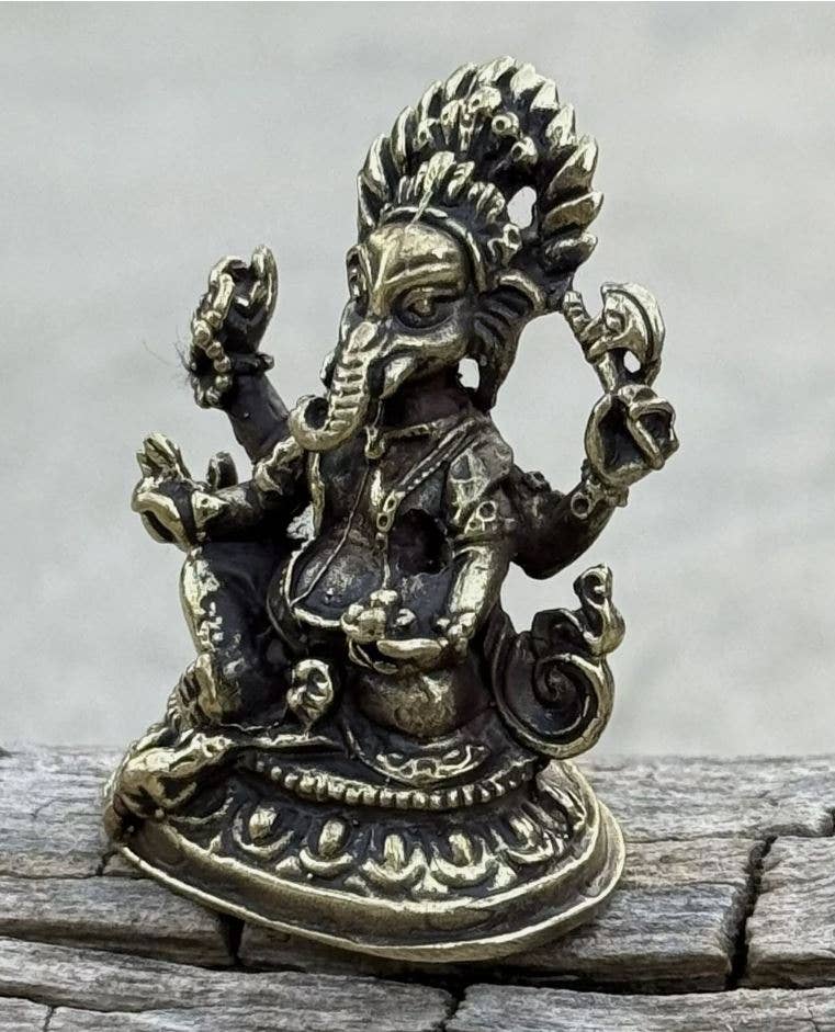 Lungta Imports - Wholesale Beeldje/beeldhouwwerk - Klein koperen Ganesha beeldje voor wijsheid en rijkdom uit Nepal2
