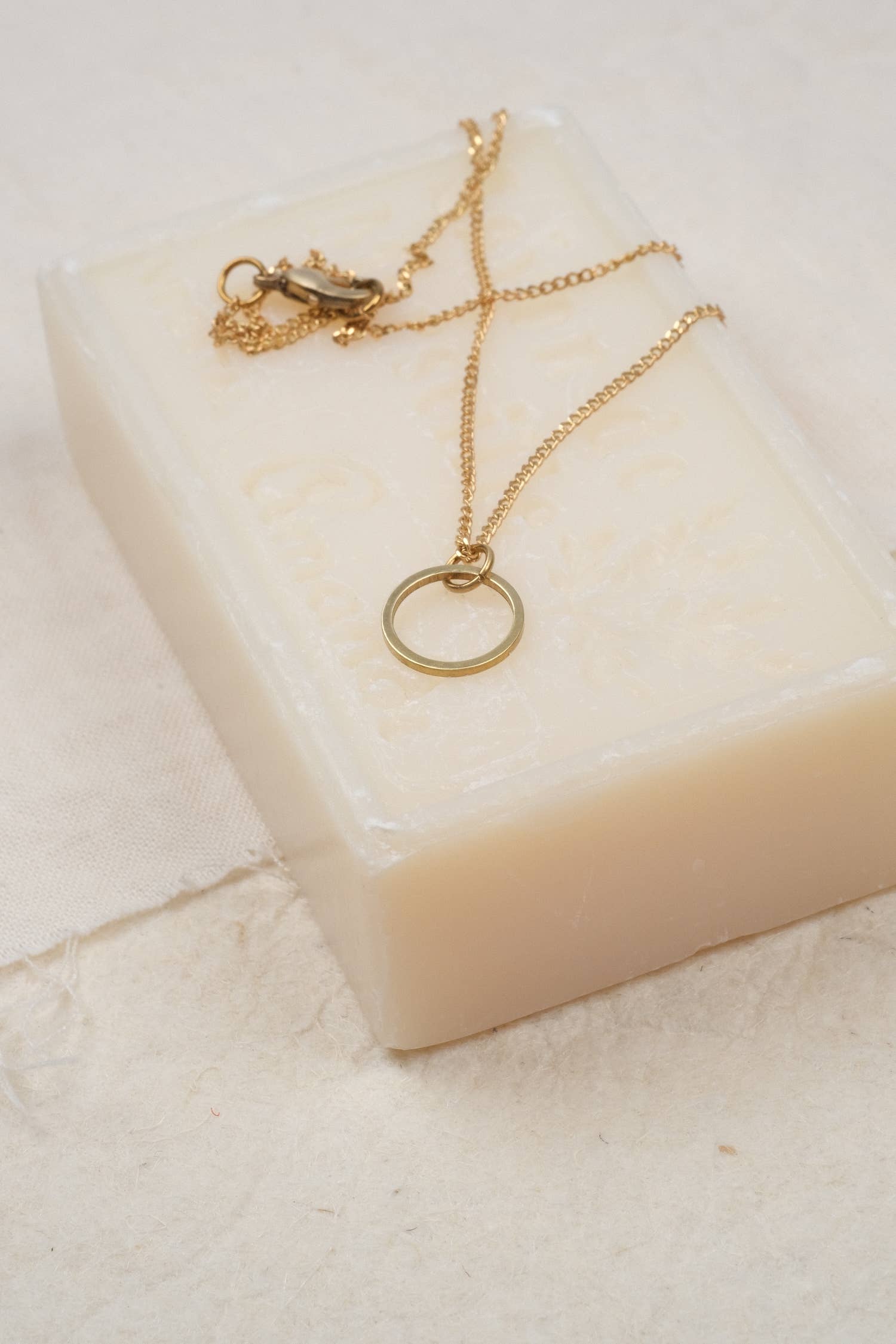 BRASSCAKE Jewelry - Wholesale Pendant/Charm Necklace - CIRCLE NECKLACE//Brass jewelry, sustainable, gold1