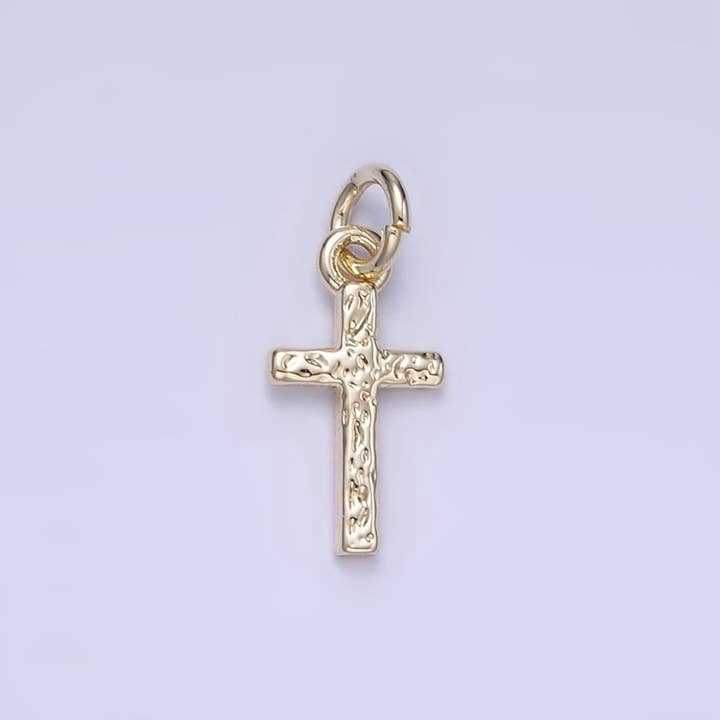 Pendentif Croix Religieuse Miniature Martelée en Or 14K Rempli | W657 pour la vente par Aim Eternal