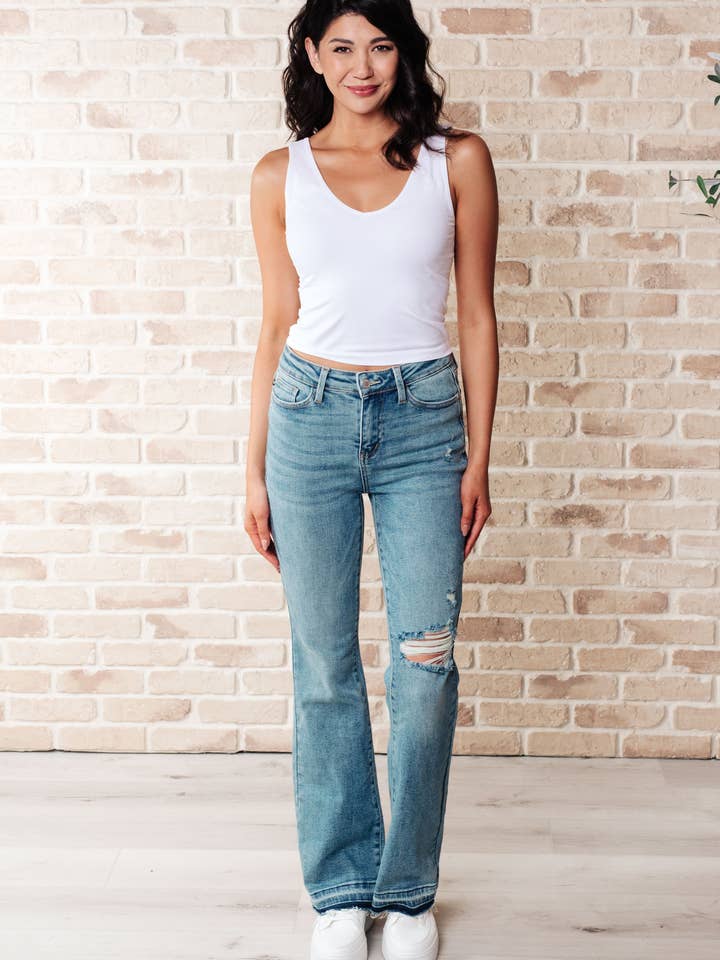 Avenue Wholesale - Venta al por mayor Vaqueros - Mujer - Vaqueros Judy Blue de talle medio, desgastados y dobladillo holgado2