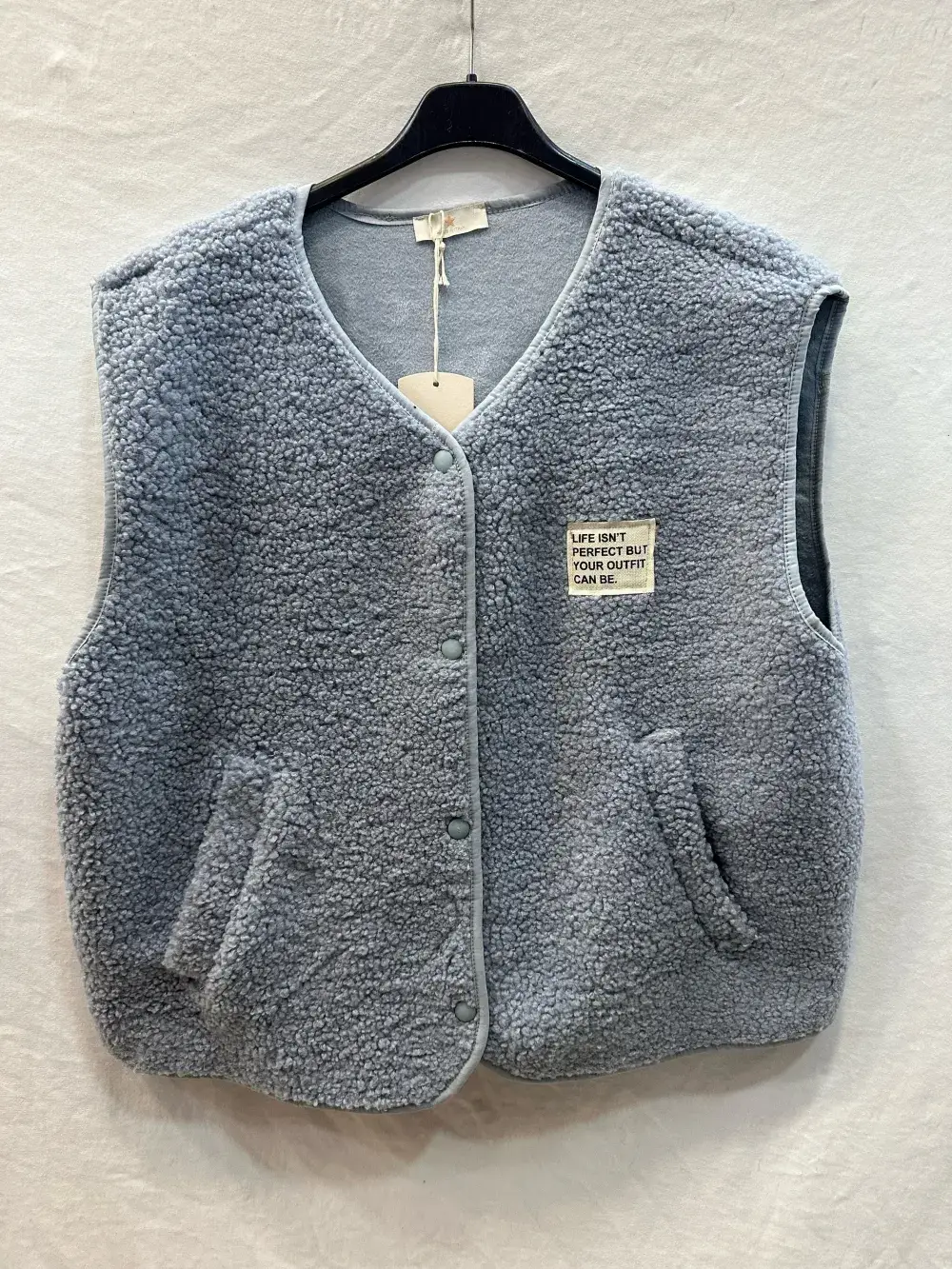 Mimi & Gogo - Wholesale Outerwear Vest - Women's - Fleece Vest With Patch @3399_GiEcussonMoumoute13