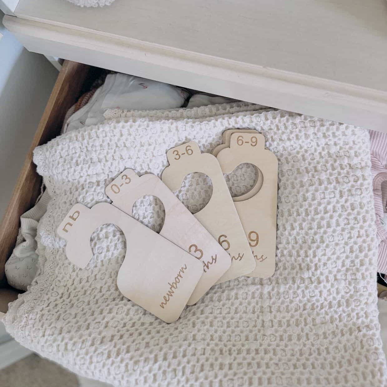 Ali+Oli - Wholesale Clothes Hangers - Baby Closet Size Dividers & Organizer – Newborn - 24 Months4