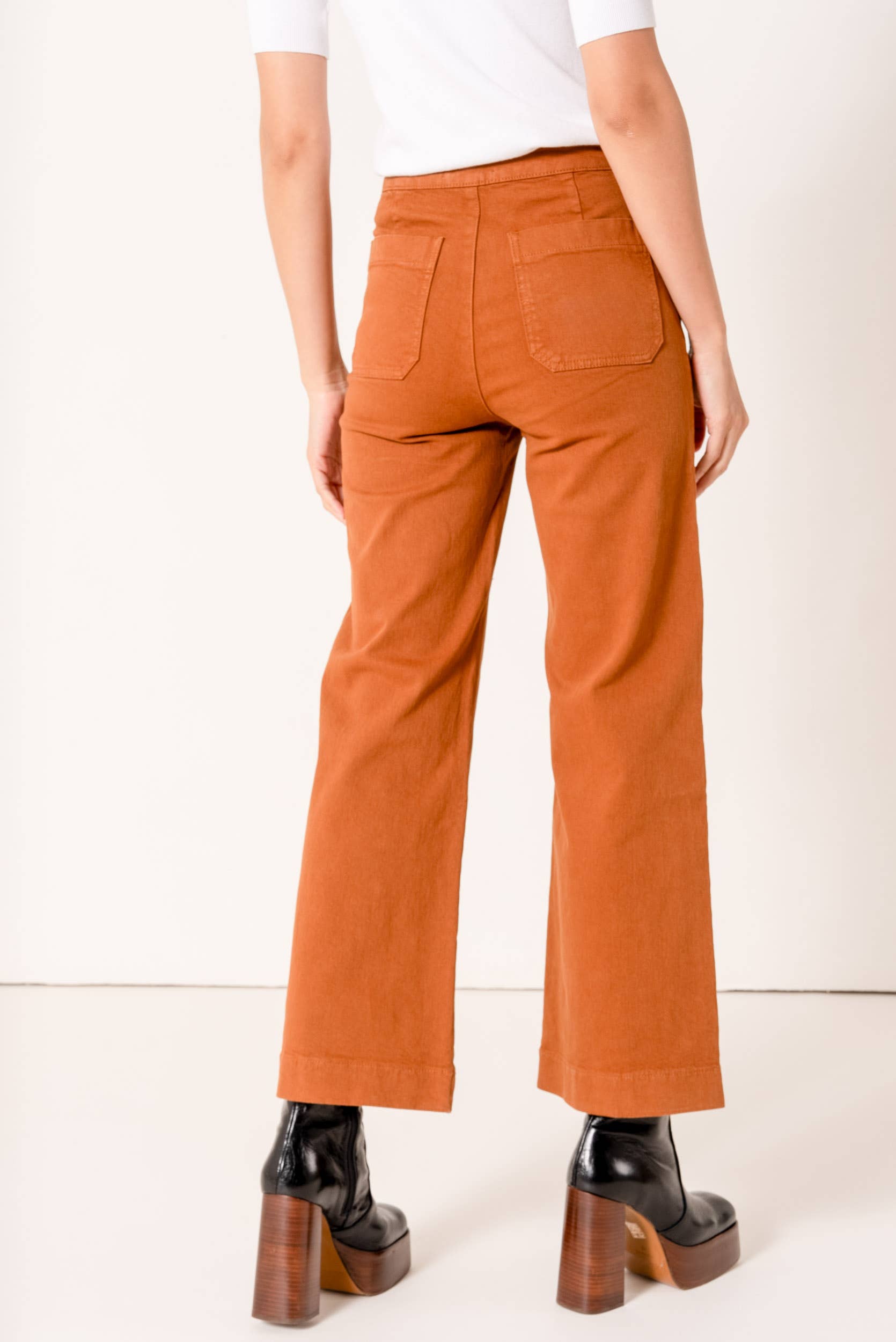 Oraije Paris - Vendita all'ingrosso Jeans - Donna - Jeans larghi Victorine a 6 bottoni23