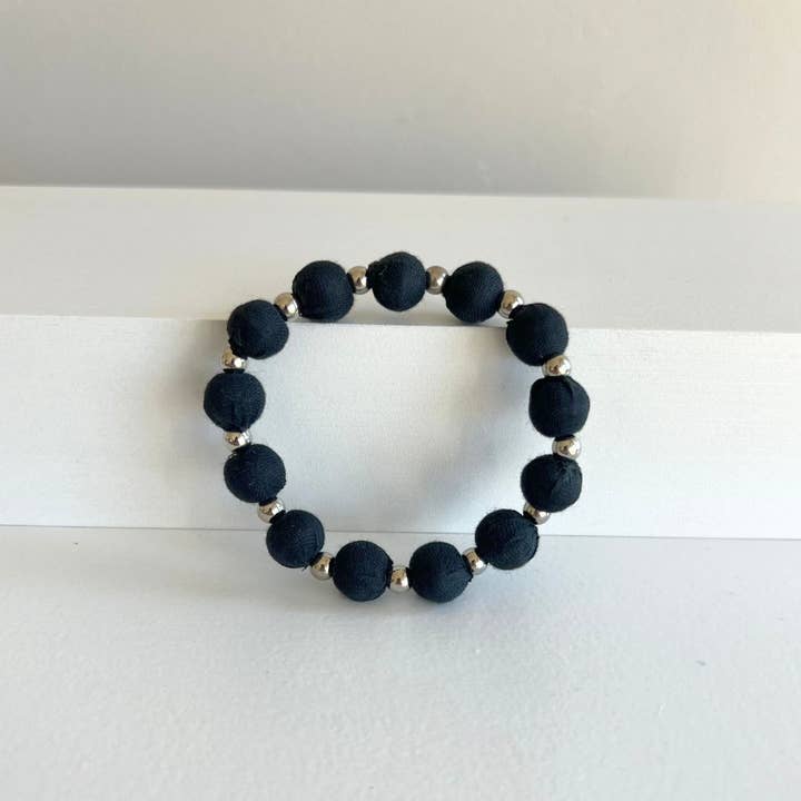 Humble Hilo – Großhandel Perlenarmband – Humble Hilo Sari Schmuck, Textilperlen- und Metallperlenarmband8