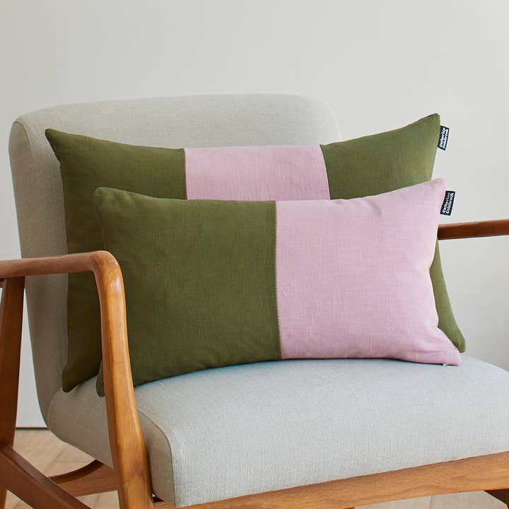 Cojín de lino en bloque de dos colores, color oscuro/jungla para venta al por mayor de Catherine Colebrook