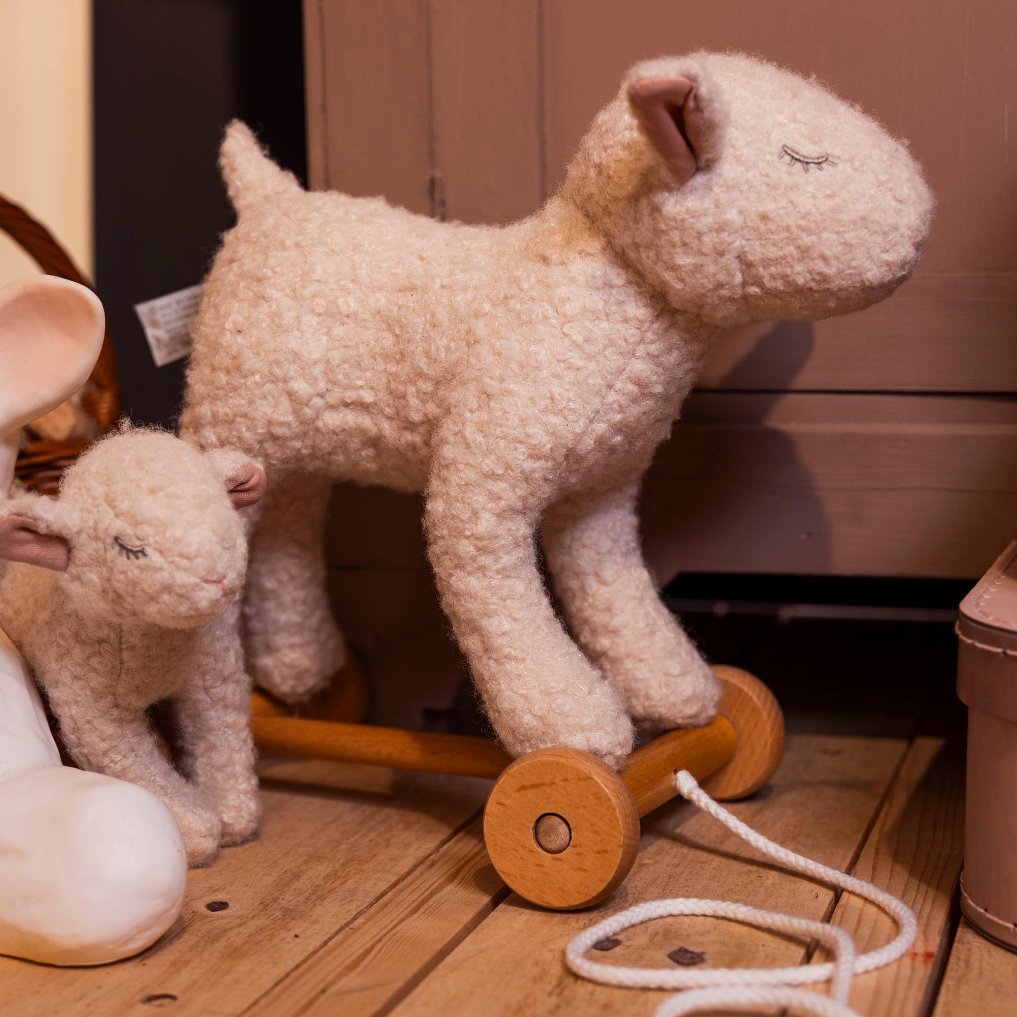 Egmont - Wholesale Classic Toy - Kids - Pull-Along Mary1