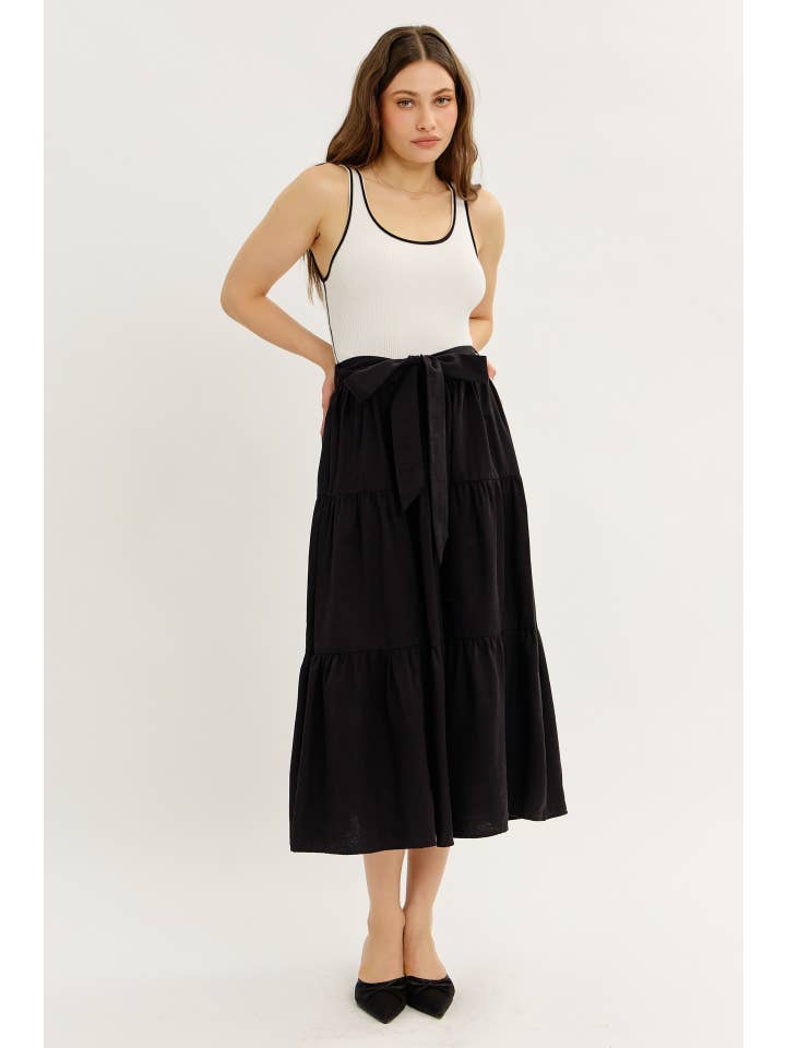 idem ditto – Engroshandel Kjole - Dame – MIDI-KJOLE MED BÆLTE OG FLÆSEDETALJER I BLANDET MEDIE OG SWEATERMATERIALE1