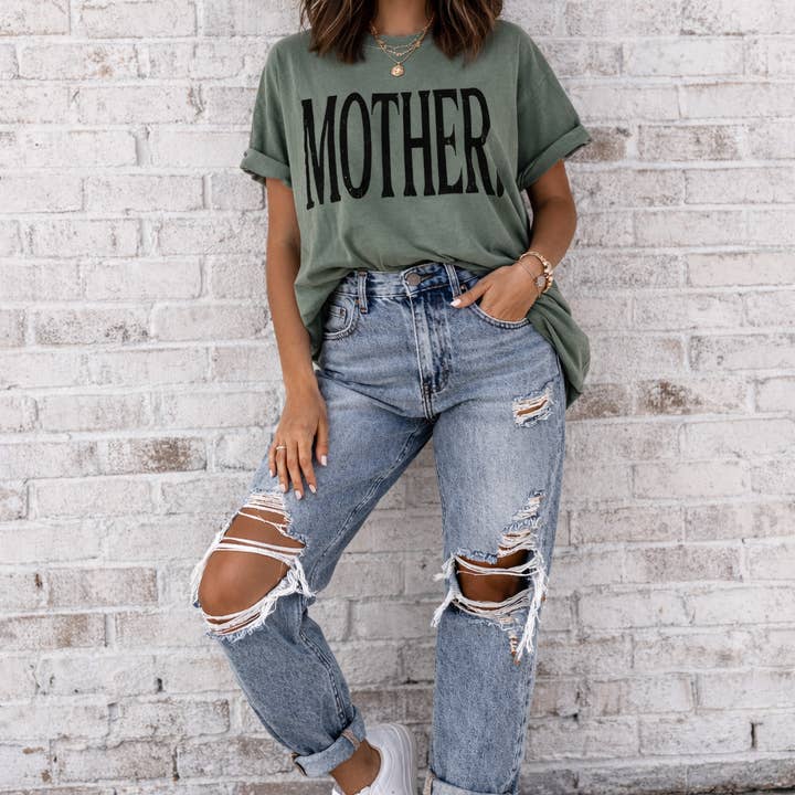 MÈRE. Tee-shirt couleur confort pour la vente par Modern Kane