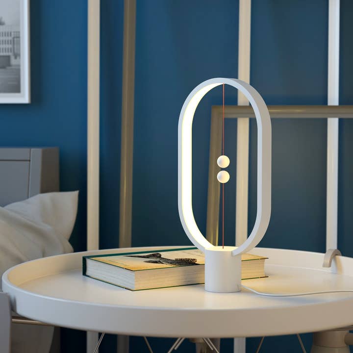 Allocacoc DesignNest – Großhandel Akzent-/Schreibtischleuchte – Heng Balance Lampe Ellipse, Kunststoff, USB-C, regulär und klein9