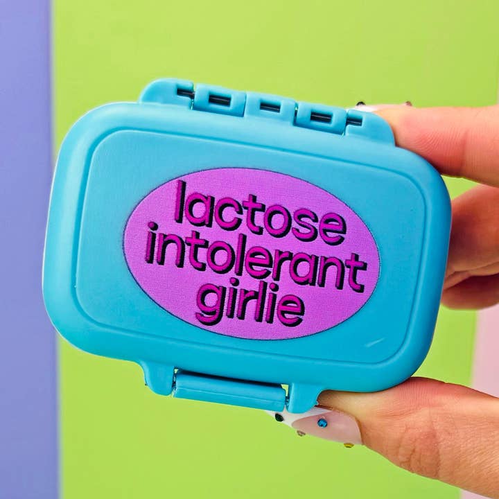 A Shop of Things - Venta al por mayor Pastillero - Estuche para pastillas 'Lactose Intolerant Girlie'0