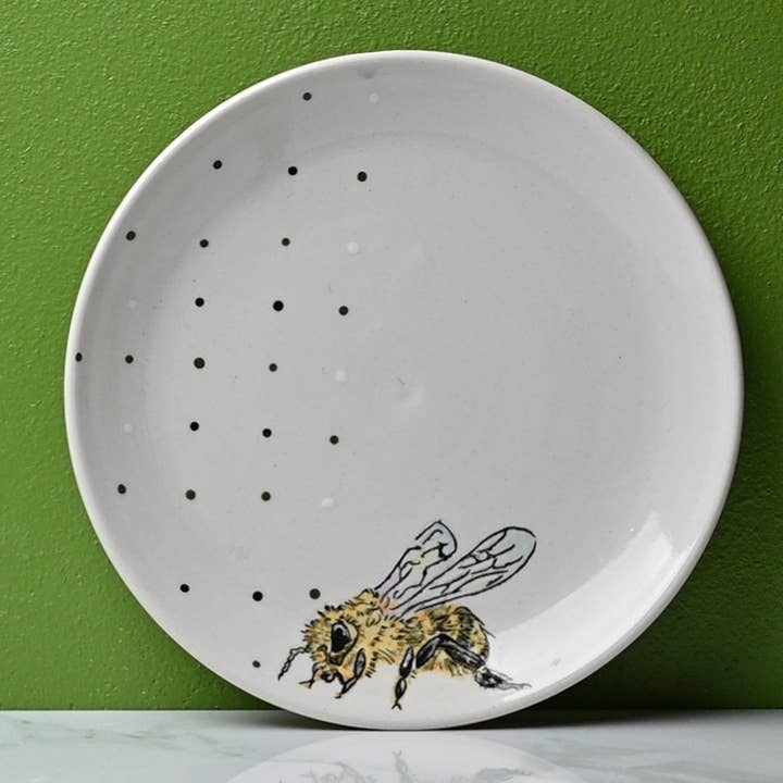 Assiette à dîner en porcelaine faite à la main pour la vente par Lucy Nilan Studios