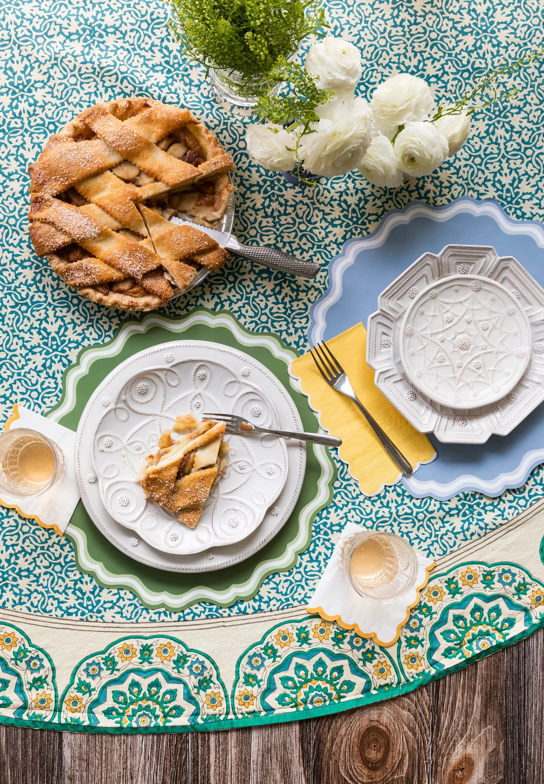 Gatherings by Curated Paperie - Wholesale Disposable Placemat - Green Fancy Scallop Paper Placemat4