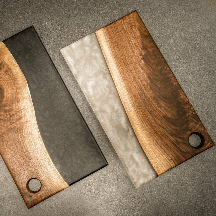 Resinate Exotic Furniture - Vendita all'ingrosso Taglieri per formaggio - Tagliere in noce con bordo naturale e resina epossidica1