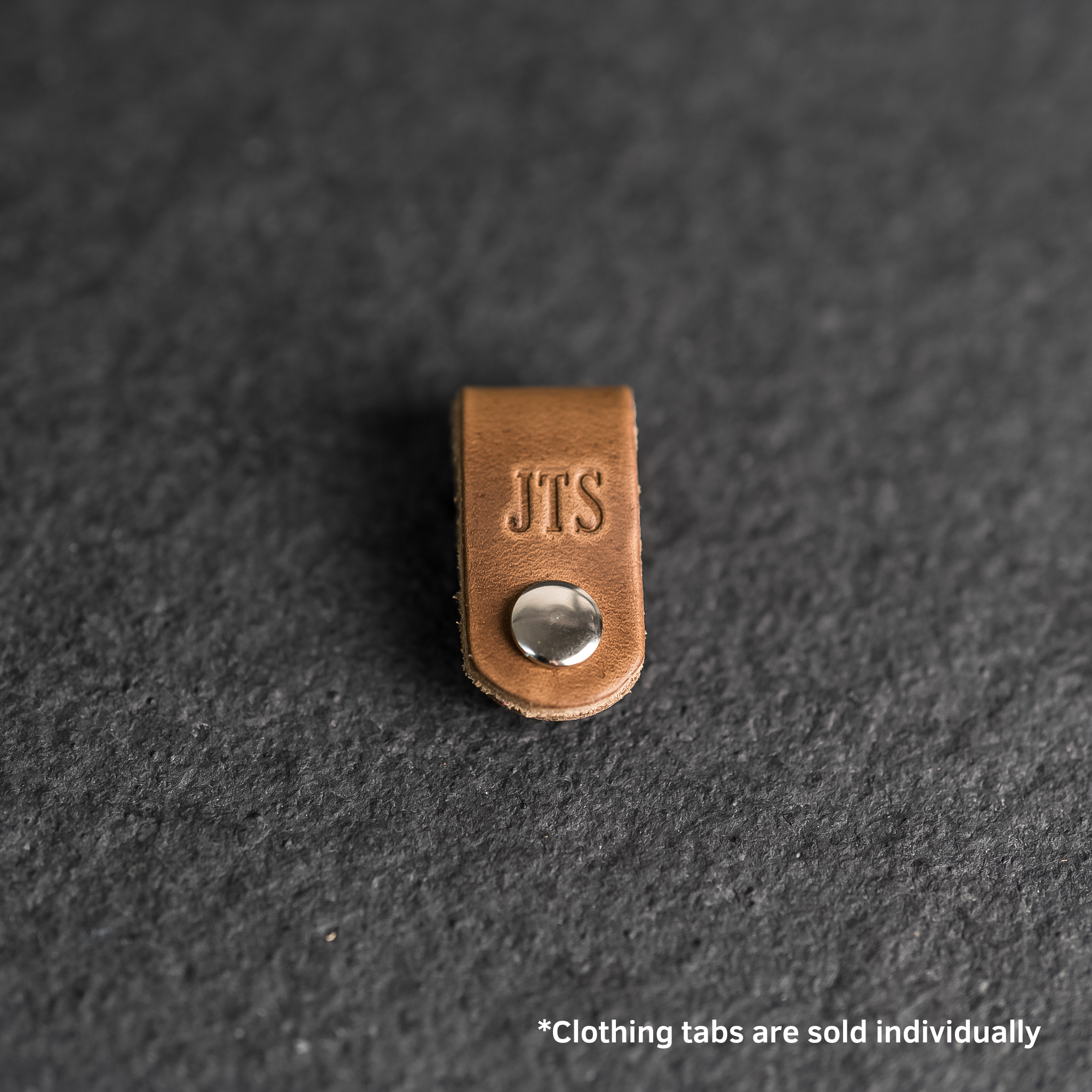 Ox & Pine - Vente Étiquette pour bagage - Onglets de vêtements en cuir personnalisés4