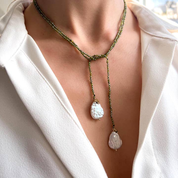 Colar de pérolas de cristal verde e pérolas barrocas por atacado de Victoire Collection