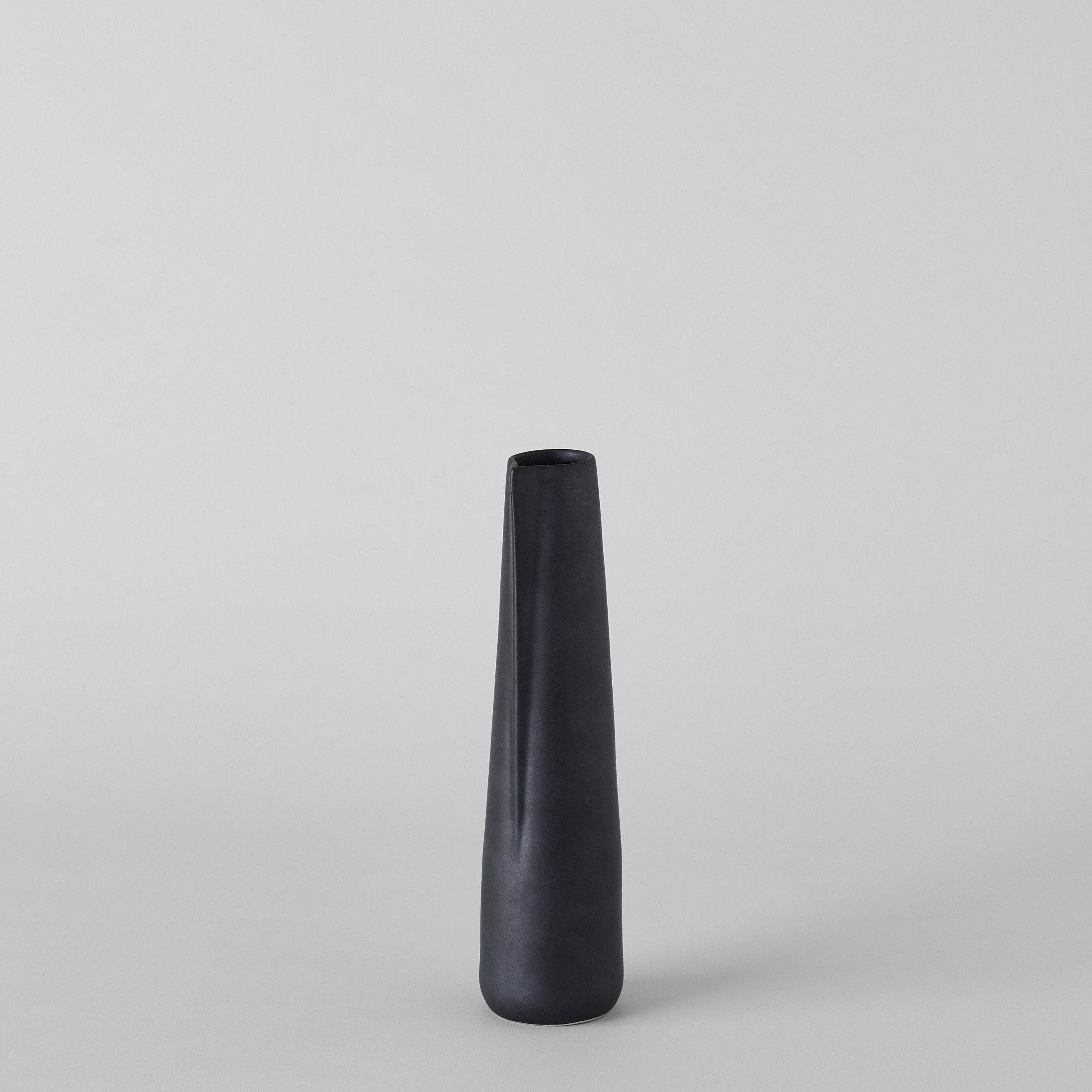 Bloomist - Wholesale Pitcher - Black Novah Pitcher2