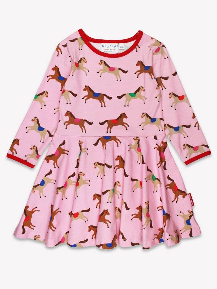 Vestido skater de manga comprida para criança em algodão biológico, rosa com estampado de cavalos por atacado de Toby Tiger GmbH