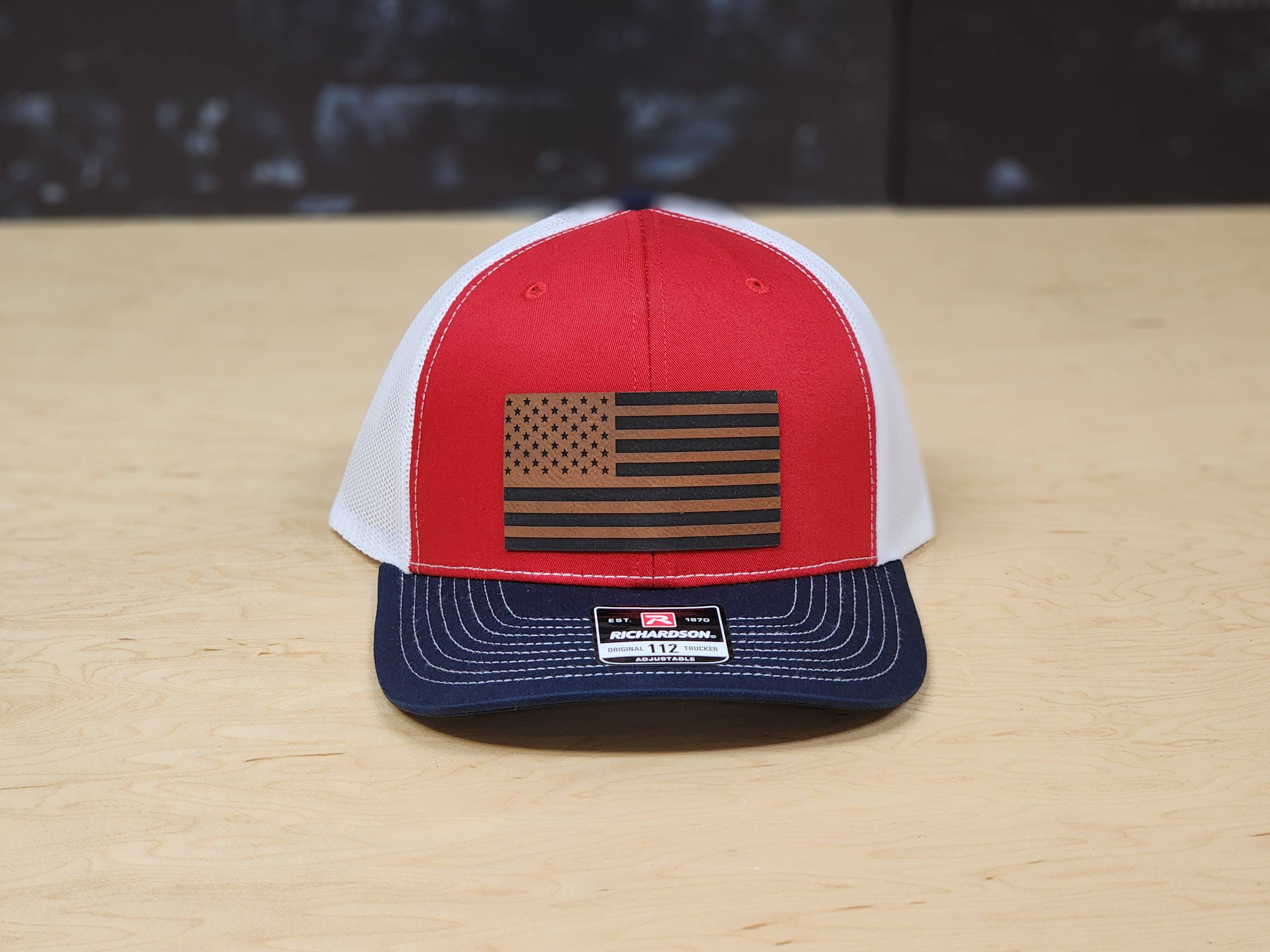 Knot Creatives - Vente Casquette de camionneur – unisexe - Casquette Trucker Richardson 112 - Écusson Drapeau Américain, Rouge, Blanc6