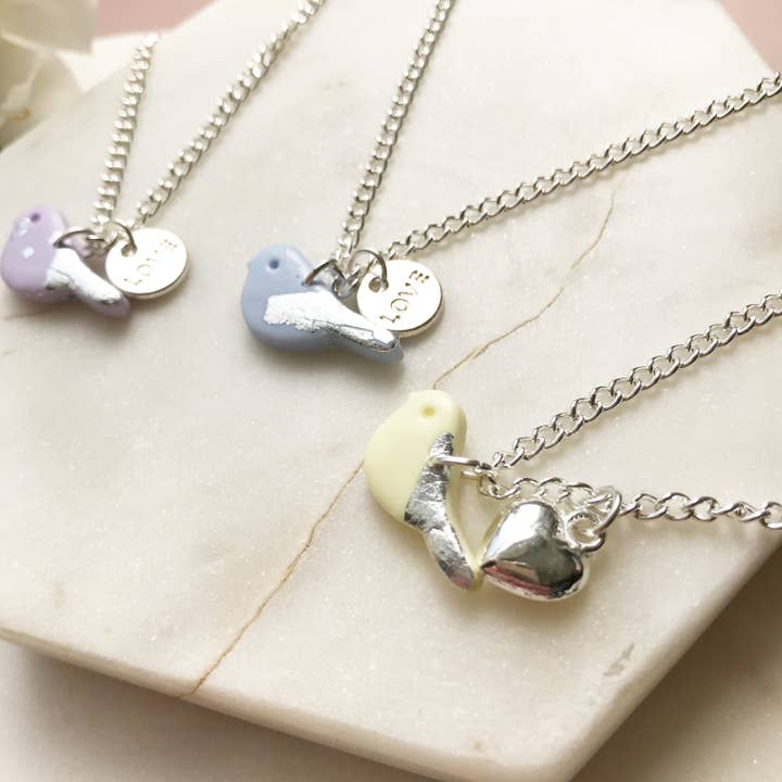 Collana a forma di uccellino «Mini Bees» per bambini per la vendita all'ingrosso da parte di Bumble & Bees