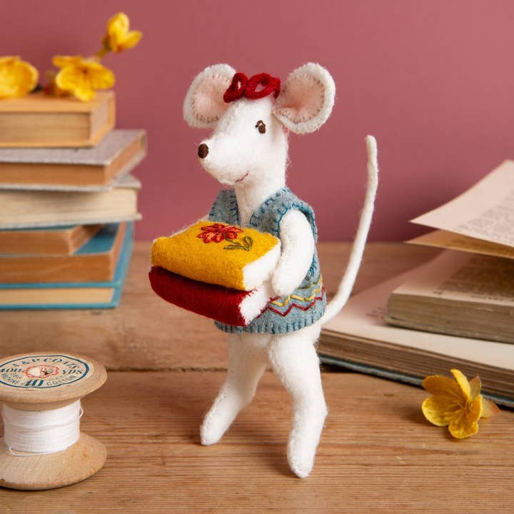 Corinne Lapierre Limited - US Tariff Duty Paid - Wholesale Craft Sewing Kit - Little Mouse The Librarian Felt Craft Mini Kit1