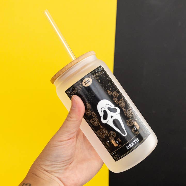 Clever Girl Apparel - Vente Verre/tasse - Boîte en verre Ghost Face Tarot Death Card avec couvercle en bambou et paille1