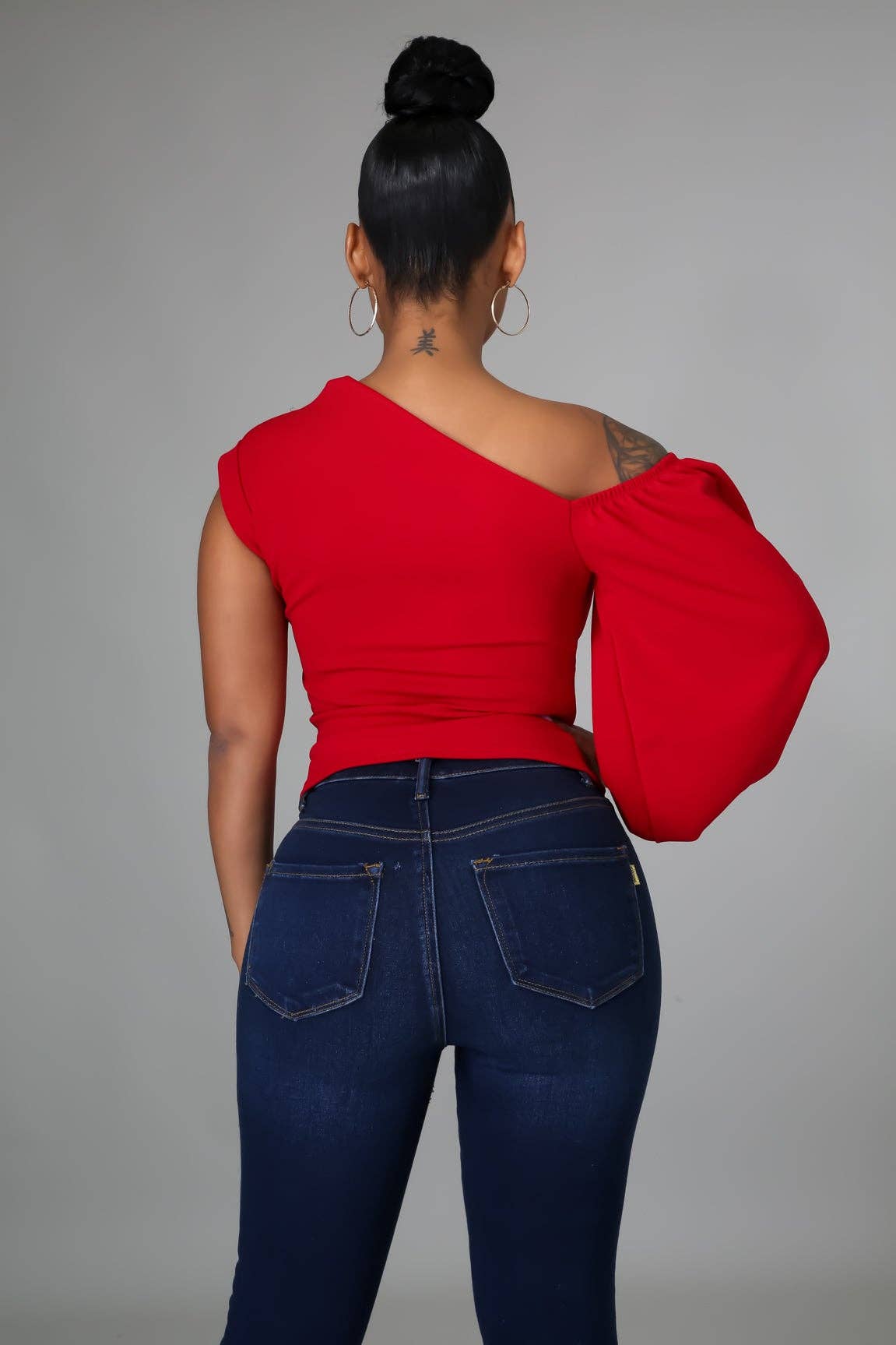 5besties inc - Vente Chemisier – femme - HAUT À MANCHES BULLES À UNE ÉPAULE7