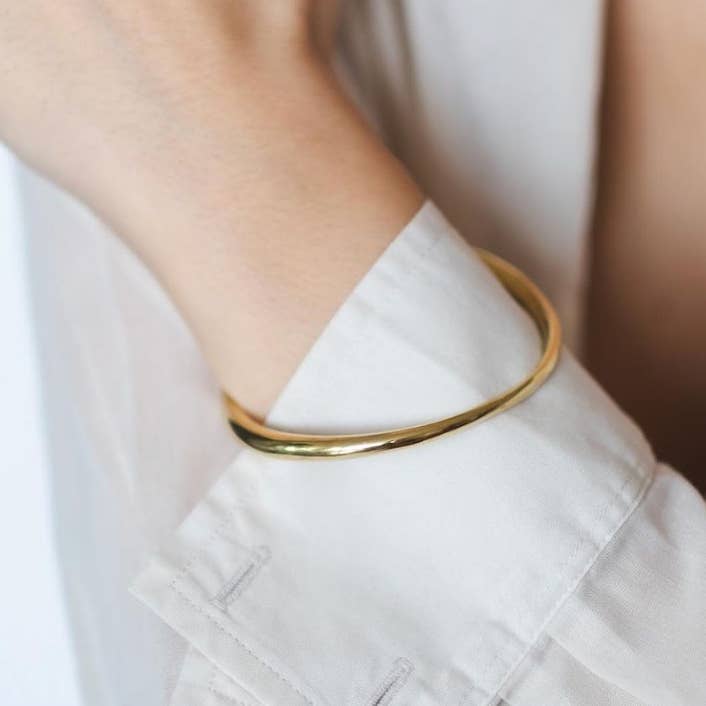 HoopLa - Wholesale Bangle Bracelet - Sofia-Hinge Bangle 14K Gold Stainless Steel Waterproof4