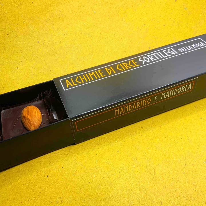 Alchimie di Circe - Wholesale Chocolate Box - 83% Single-Origin Dark Chocolates - Mandarin and Almond2