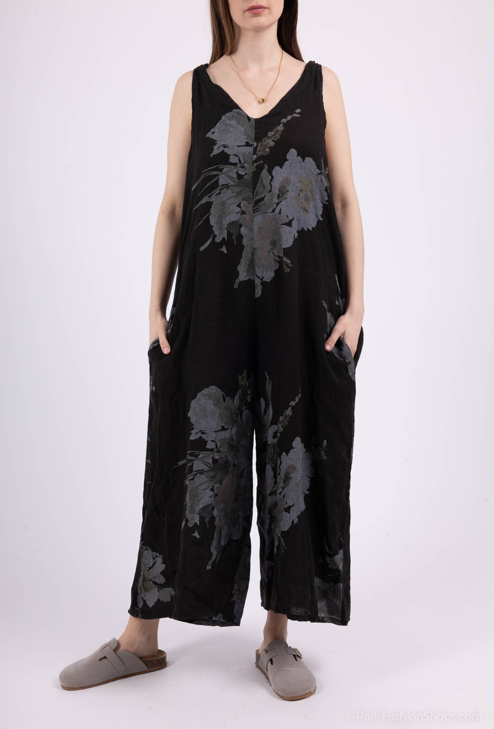 Shyloh - Wholesale Onesie - Women's - Flowy long dress with floral print and straps 205990