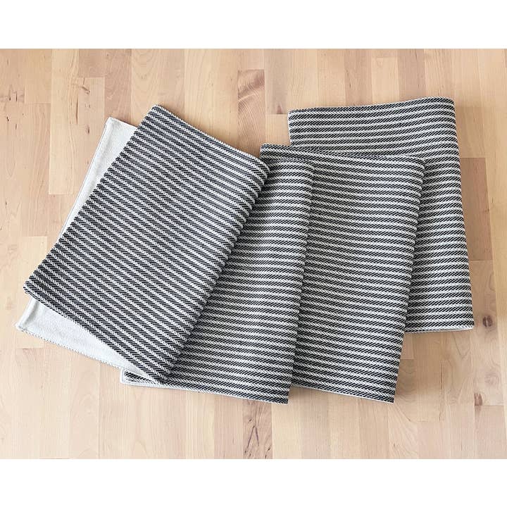 Fennco Styles - Vente Sets de table - Napperon réversible à rayures tressées grises à usage bilatéral3