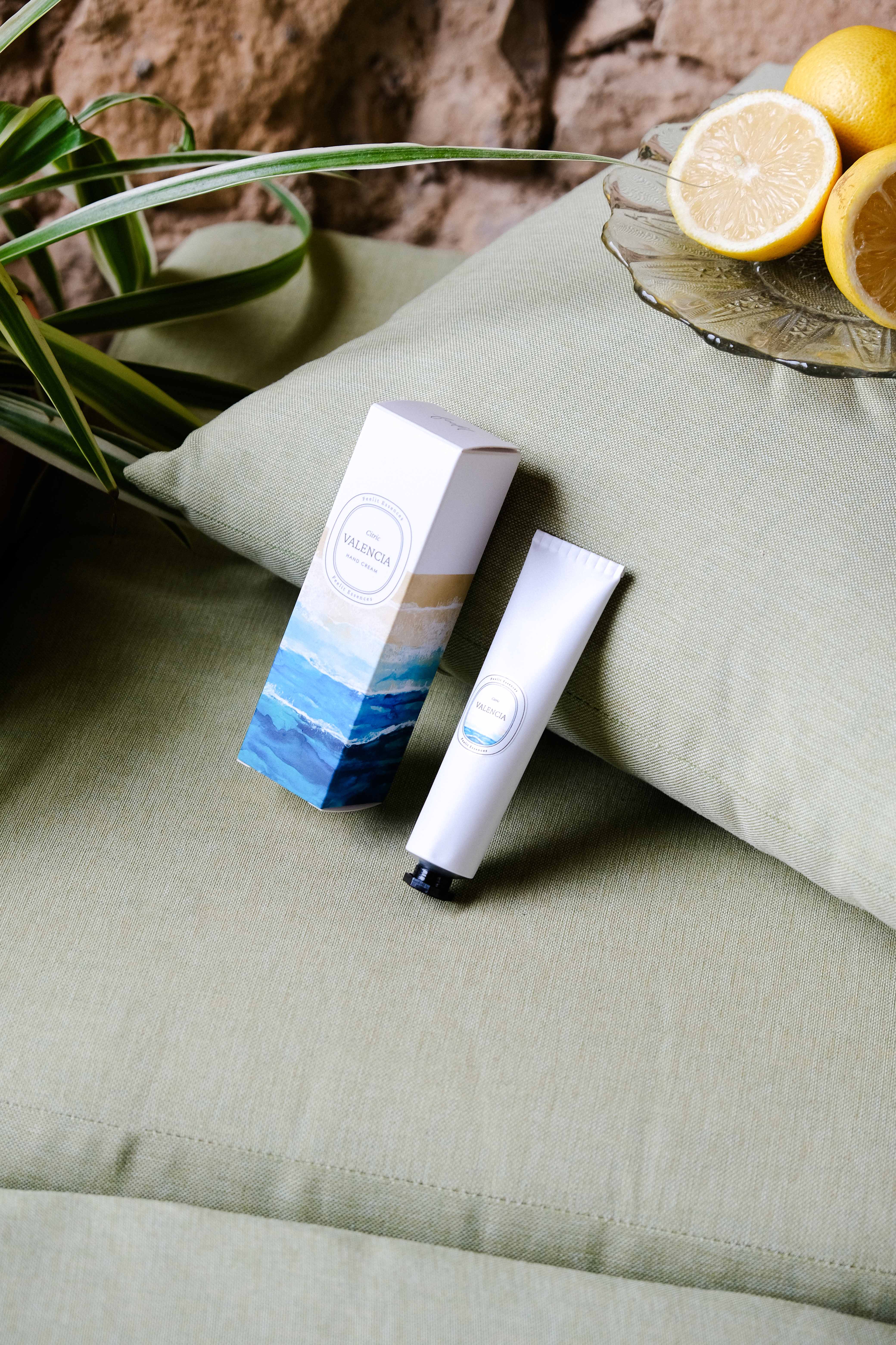 FEELIT-ESSENCES - Wholesale Hand Cream/Lotion - Natural hand cream. Citrus scent. Valencia Collection2