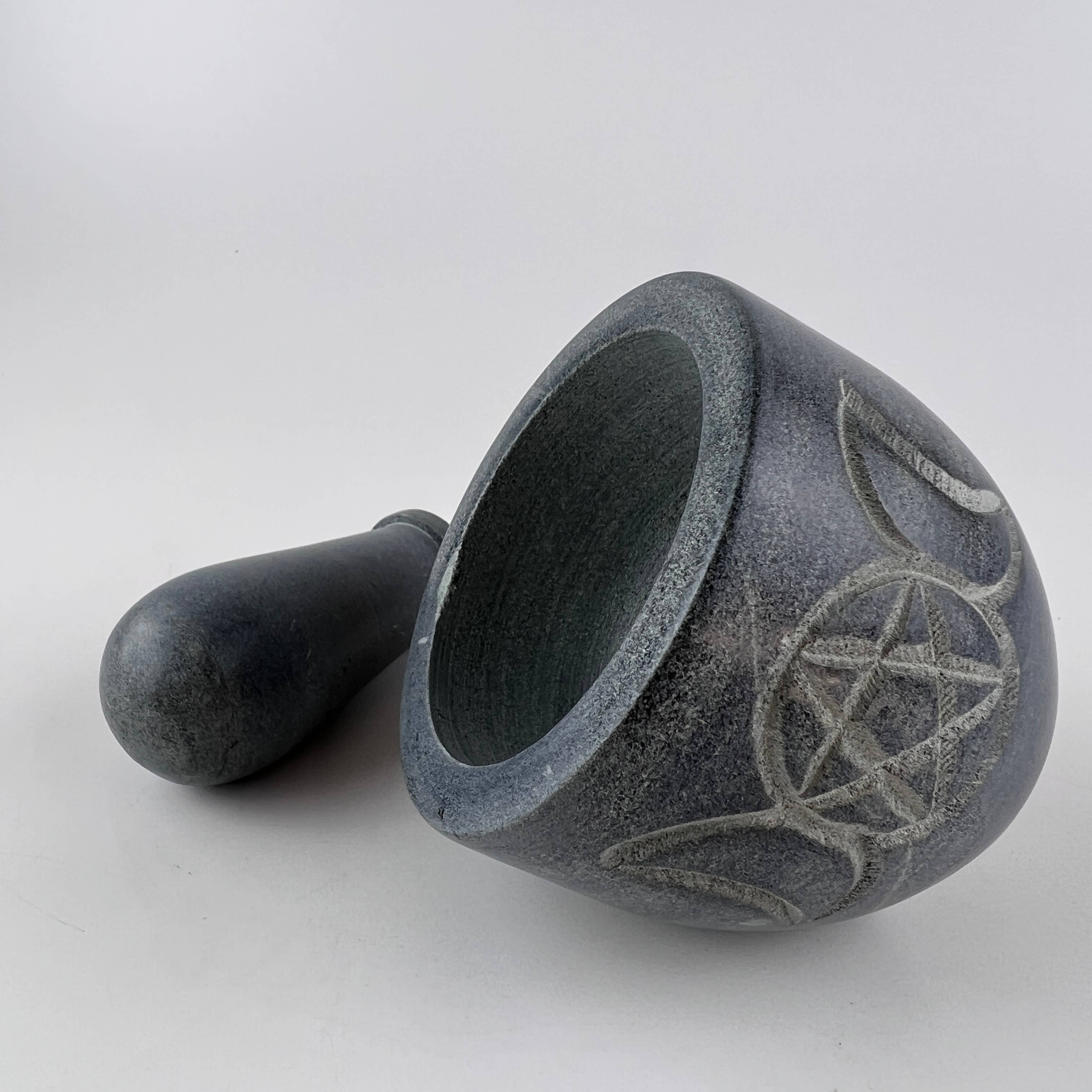GREENROOTS USA LLC - Vente Mortiers et pilons - Mortier et pilon en stéatite sculptés Triple Moon Pentagram 2,75 pouces1