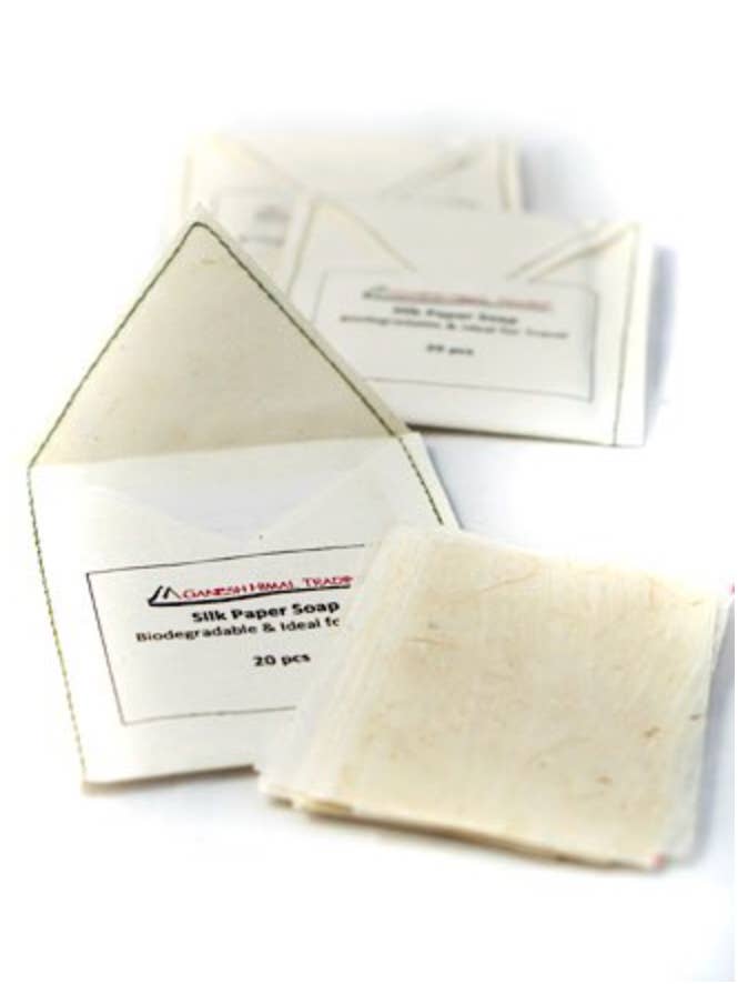 Papier de savon fait main, papier Lokta trempé dans du savon de soie pour la vente par Ganesh Himal Trading