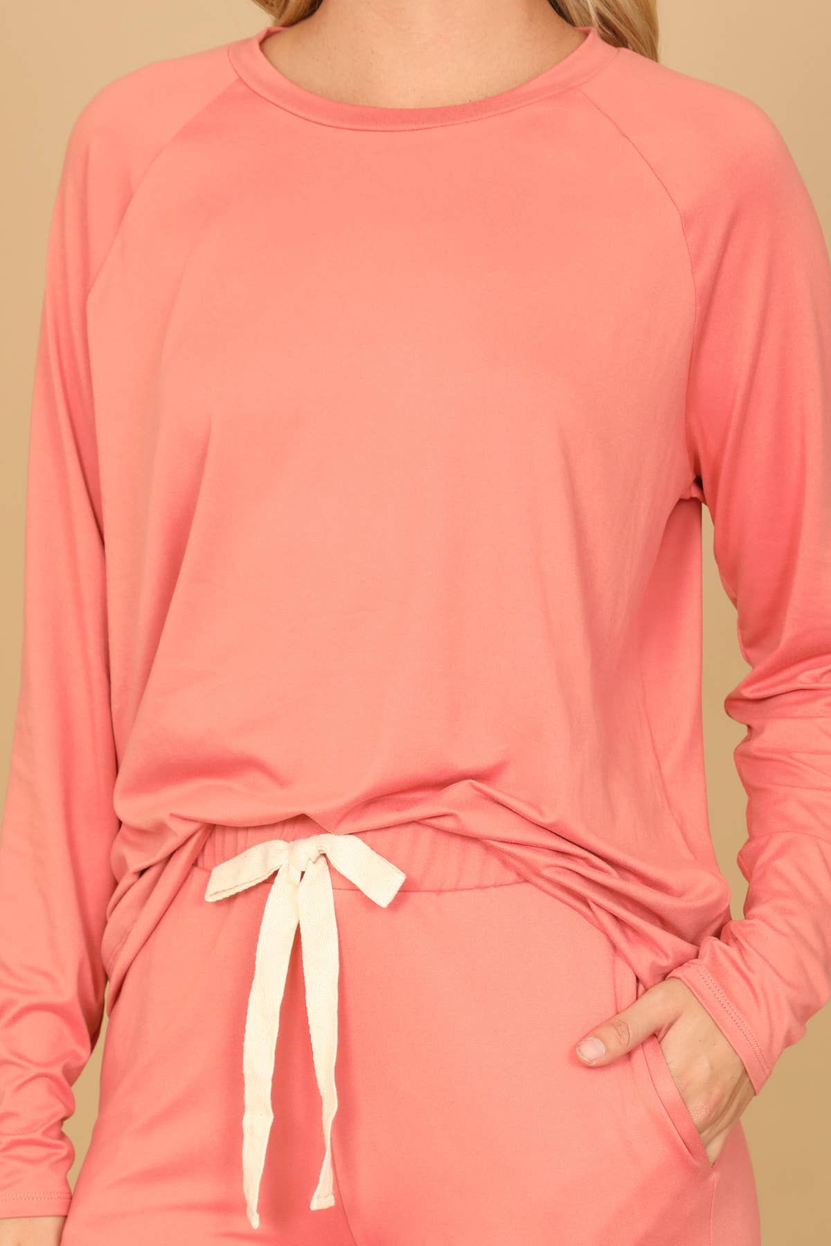 You & Me - Vendita all'ingrosso Pantaloni sportivi/da jogging loungewear - Donna - Set maglia a maniche lunghe e joggers taglie forti YMP40001XV con cintura da annodare.10