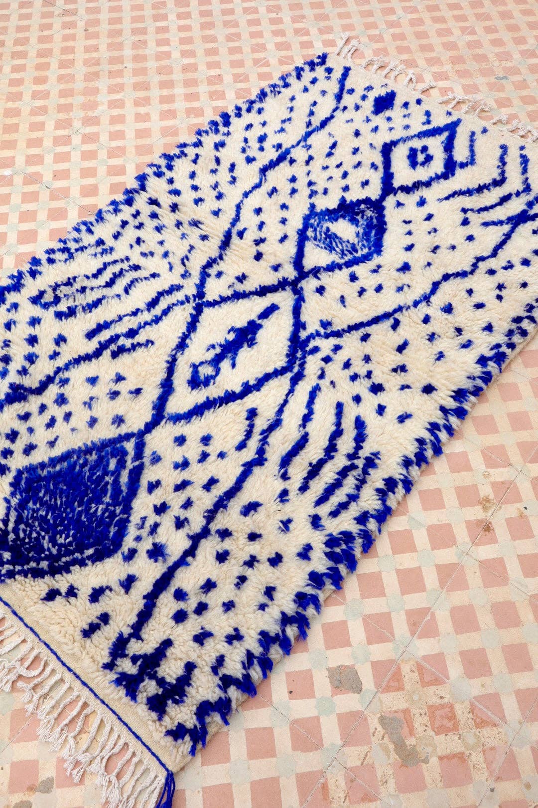 Néda - Wholesale Area Rug - Colorful Berber Rug Azilal White Klein Blue Patterns - 165 x 98 cm2