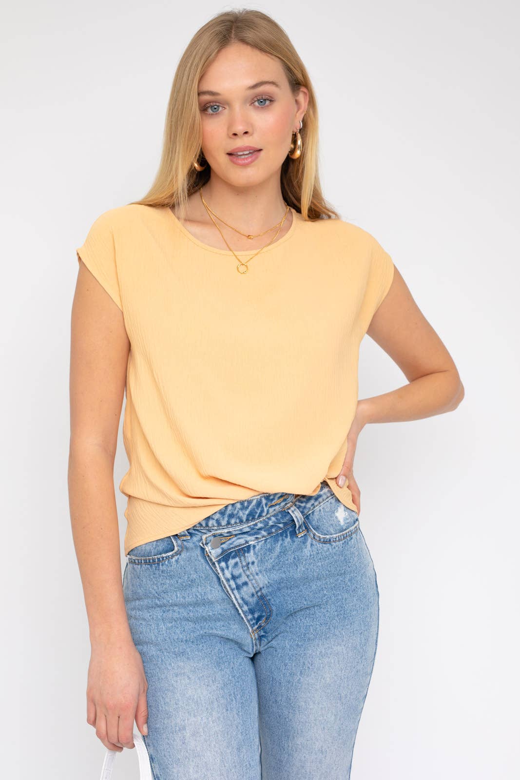 GILLI - Wholesale Blouse - Women's - SOLID WOVEN TEE WITH FRONT KNOT DETAIL11