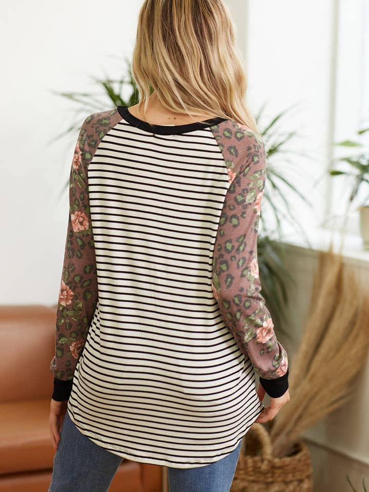 lovely melody - Wholesale Tunic - Women's - LMT2704-In a Flash Leopard Raglan Top8