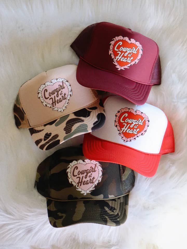 Casquette de camionneur Cowgirl dans l'âme pour la vente par Wilder Made