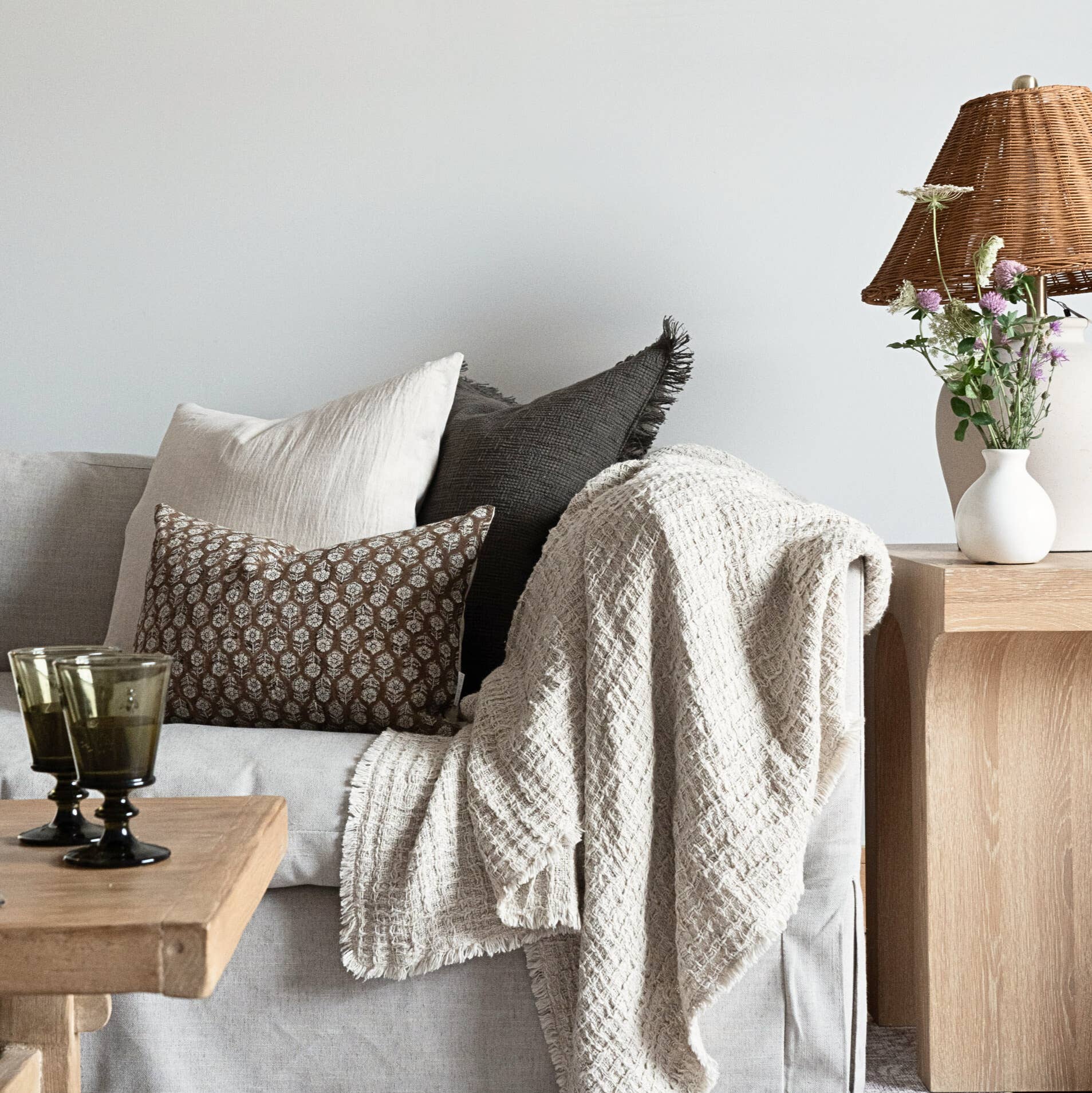 Rug & Weave - Vendita all'ingrosso Fodera cuscino decorativo - Fodera per cuscino BETSY con motivo floreale botanico su lino8